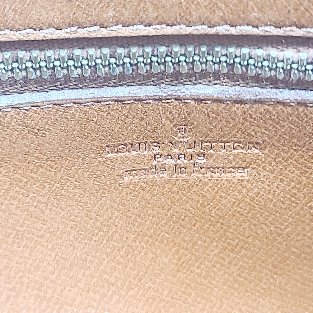 Louis Vuitton Leather Clutch Bag - Picture 4 of 8